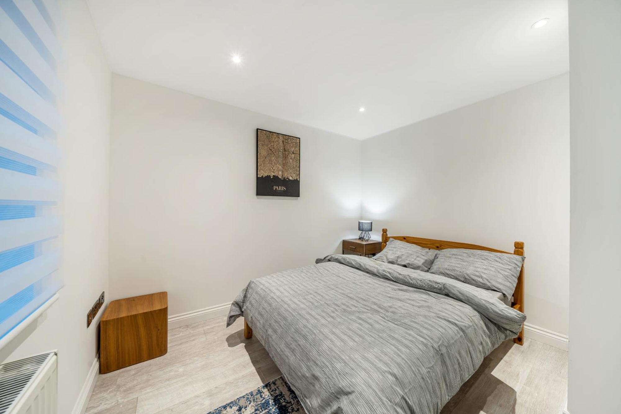 Two Bed Home In The Heart Of Egham Esterno foto