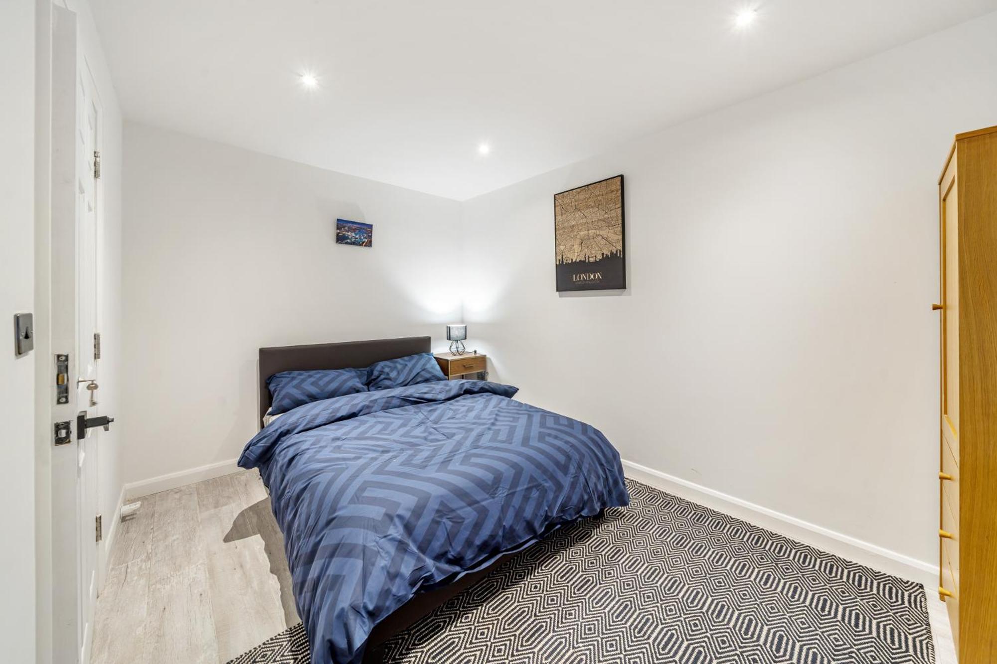 Two Bed Home In The Heart Of Egham Esterno foto